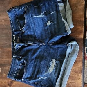 Universal Thread shorts